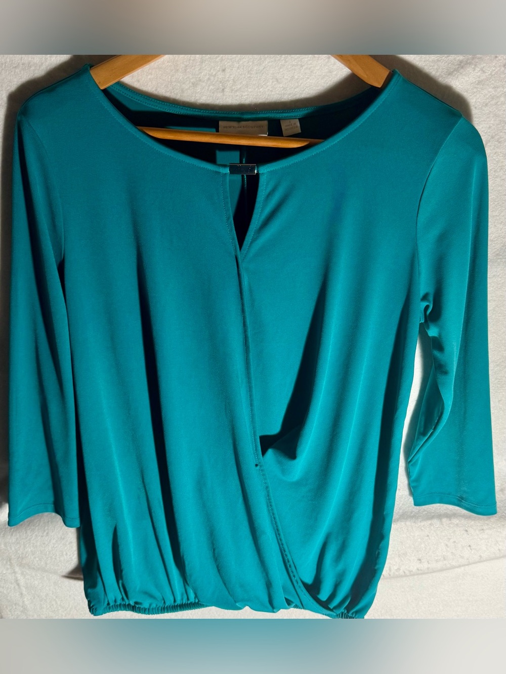 New York & Company Teal Keyhole Blouson Hem Top - Picture 2 of 7